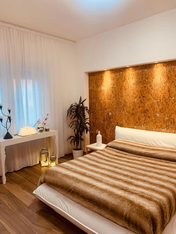 Un Condominio In Centro Only Women Ливорно Экстерьер фото